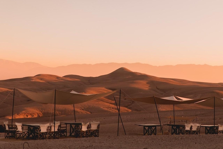 Cena mágica en el desierto de Agafay bajo las estrellas y paseo en camello