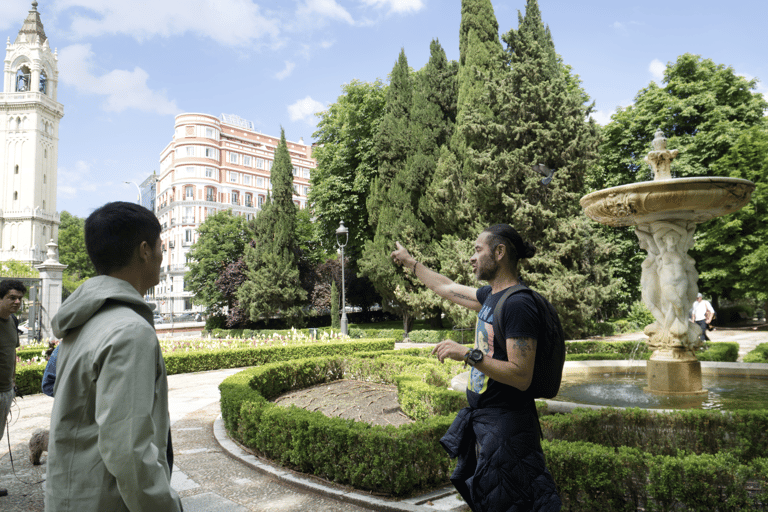 Madrid: Retiro Park Deluxe with Hidden Stories Small Group El Retiro Tour + Rum Tasting