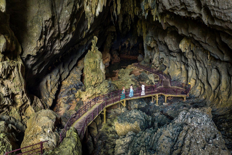 Erkunde die Dunkle Höhle von Hue aus: Gruppentouren an geraden Tagen