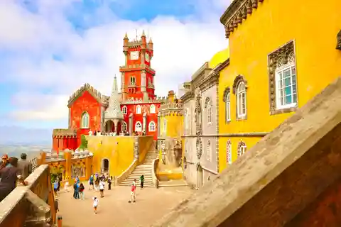 Lisbon: Sintra, Pena, Cascais & Cabo Day Tour with Tickets