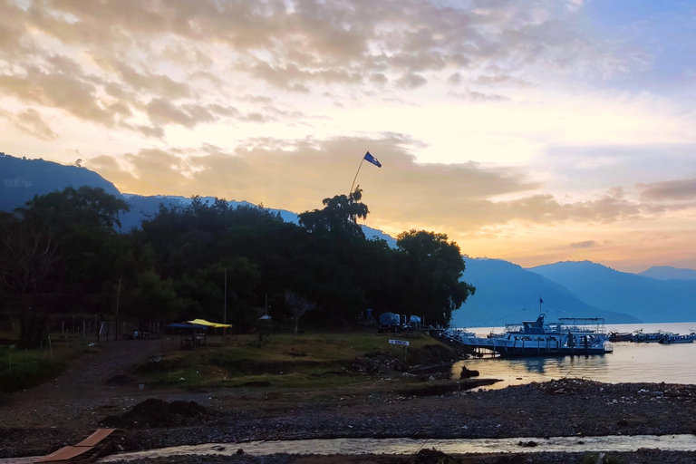 Desde Ciudad de Guatemala: Navegacion en Lago Atitlán y Visita a Iximché
