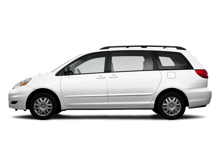 Siem Reap to Phnom Penh: Private Transfer with Scenic Stops