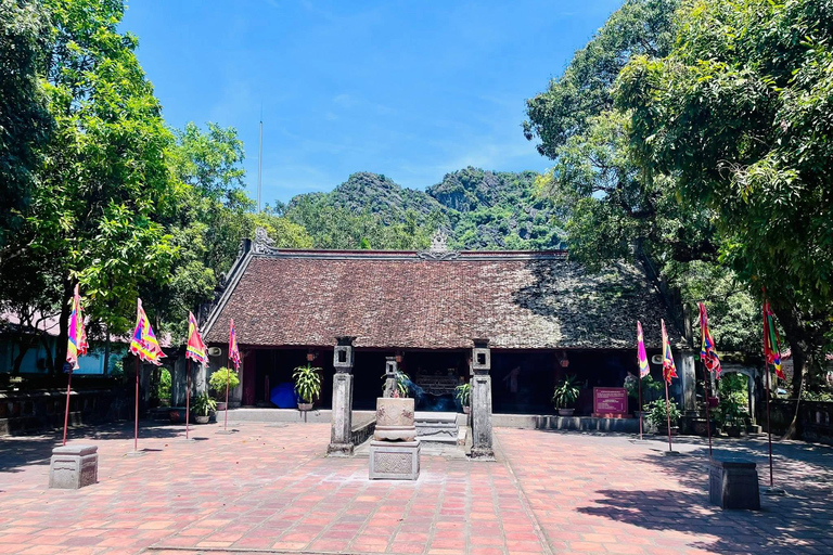 Hanoi: Yen Phu Pagoda, Wetland or Trang An, Mua Cave, Hoa Lu Private Tour : Yen Phu Pagoda and Van Long Wetland Day Tour