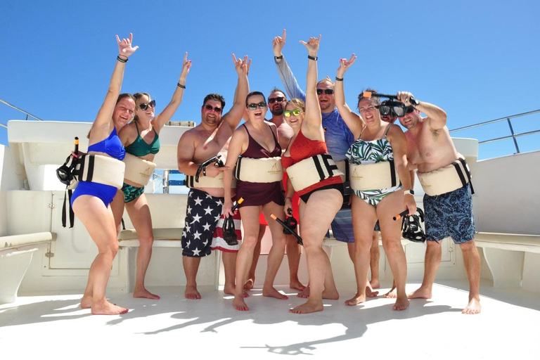 Punta Cana: Katamaran-Partyboot mit offener Bar und SnacksKatamaran Partyboot mit offener Bar in Punta Cana