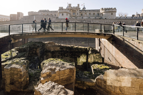 London: Guided Walking Tour with Archaeologist