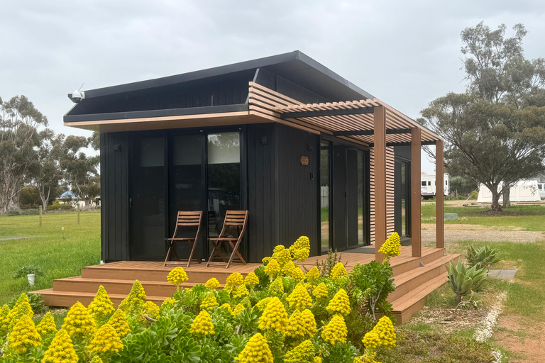 Pink Lake Tiny House verblijf - BBQ diner &amp; kampvuur ervaring