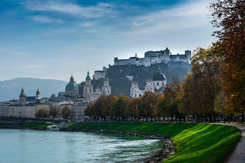 Från Wien: Guidad dagsutflykt till Melk, Hallstatt &amp; Salzburg