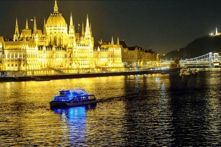 Budapest: Dinner-Kreuzfahrt mit Operette und Folklore-Show7-Gänge-Menü