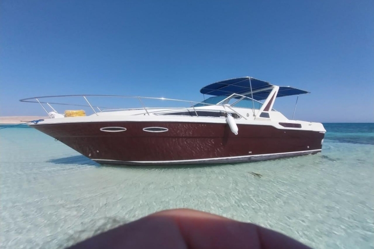 Hurghada: Prywatna luksusowa łódź motorowa z nurkowaniem i owocami.