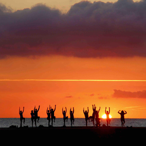 Barcelona: Sonnenaufgang-Yoga am Meer & morgendliches Bad