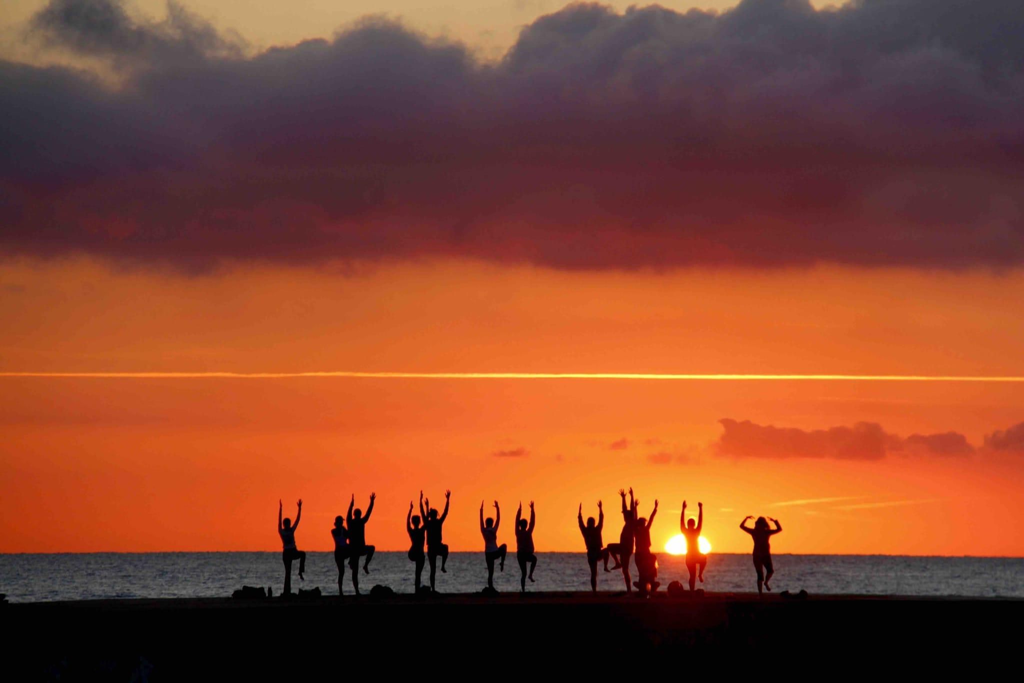 Barcelona: Sonnenaufgang-Yoga am Meer & morgendliches Bad