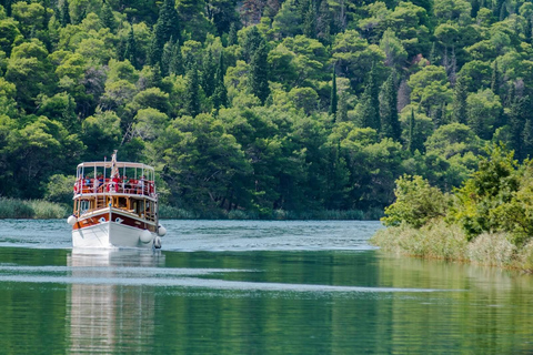 Tour privado de un día por las Cascadas de Krka y el Castillo de Juego de Tronos