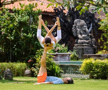 Aula de Acroyoga