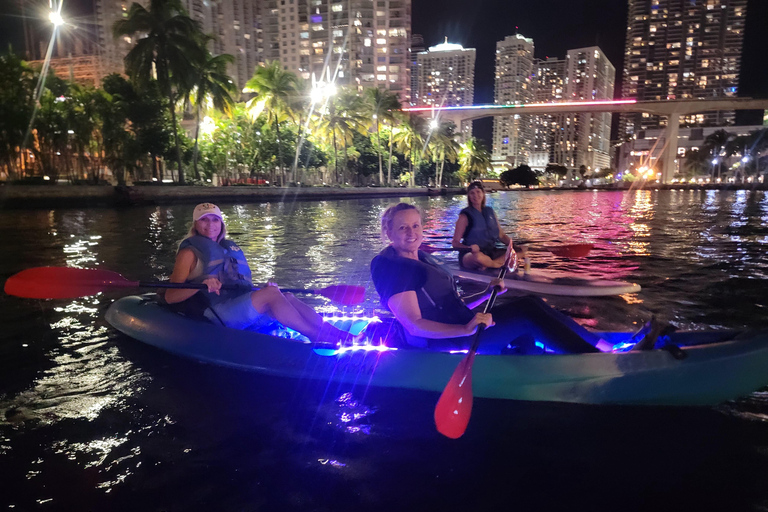 Miami: Avondtour met LED-verlichte kajak en drankjes