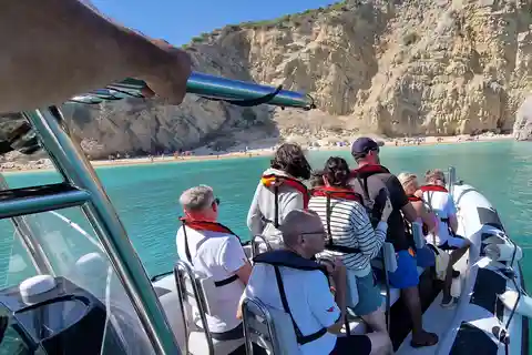 Sesimbra : tour en bateau des plages sauvages et des grottes