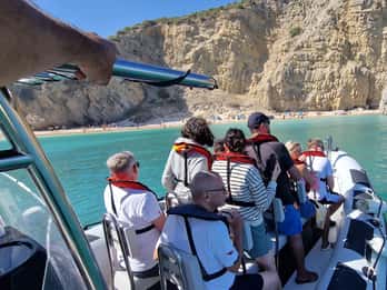 Sesimbra: Tour en barco por las playas y cuevas salvajes