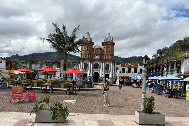 From Medellín: Guatapé and San Rafael 2-Day Adventure