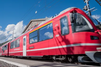Vom Bahnhof Bergamo: Ticket für den Bernina-Zug