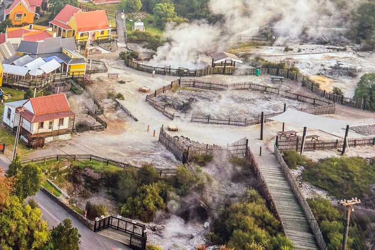 Auckland: Rotorua Te Puia & Maori Village Tour with Haka