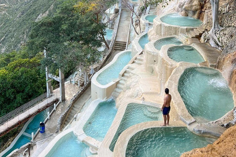 Von Mexiko-Stadt aus: Grutas de Tolantongo Tagestour mit Transfer