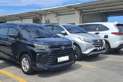 Jakarta: Private Car Charter with Professional Driver
