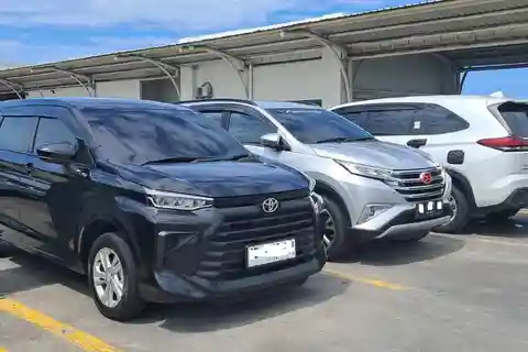 Jakarta: Private Car Charter with Professional Driver