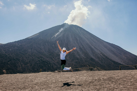 Pacaya Volcano Vistas + Pizza Cooked Under Volcanic Heat