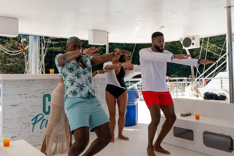 Ocho Rios: Catamaran Sail & Snorkel + Dunn's River Climb