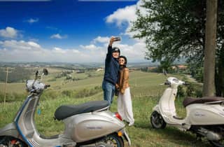 Florenz: Chianti-Vespa-Tour mit Wein & E-Auto-Option