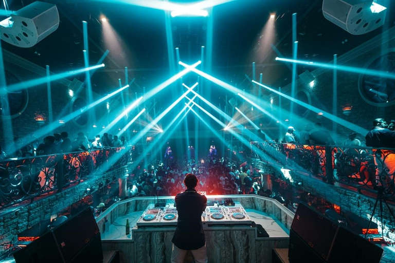 Phuket: Pub Crawl Rooftop, Bars, GoGo & 3 Clubs with Shots 20:30 | Pub Crawl Only