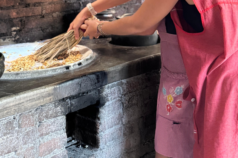 Oaxaca: Cooking Class with Market Tour and Mezcal Tasting