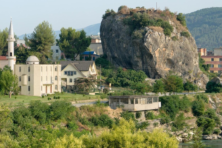 Visita de 3 días a la ciudad museo de Gjirokastra , baños termales de Permet