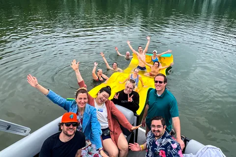 Austin: Lake Austin Private Boat Cruise - Full Sun Shading