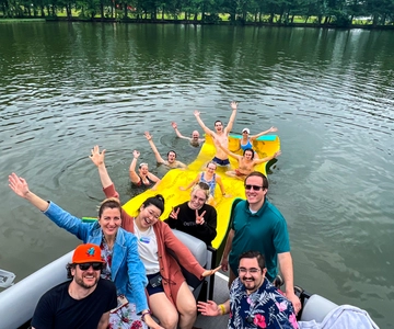 Austin: Lake Austin Private Boat Cruise - Full Sun Shading