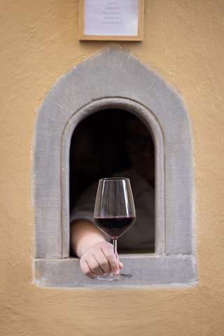 Florence: Wine Window Experience & Tuscan Cold Cuts