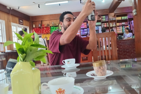 Kandy: Tuk Tuk City Tour with Local Driver