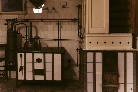 Vienna: Exclusive access to Vienna's Unterwelten pharmacy