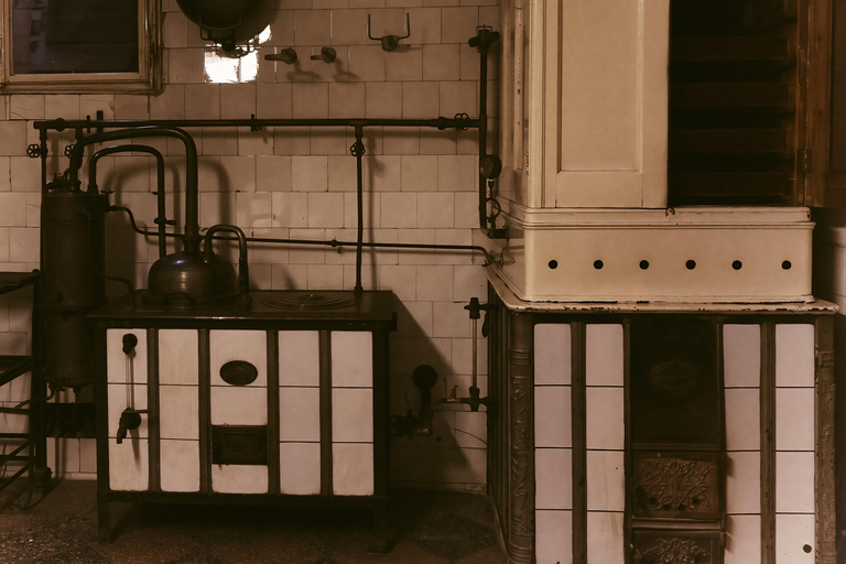 Vienna: Exclusive access to Vienna's Unterwelten pharmacy