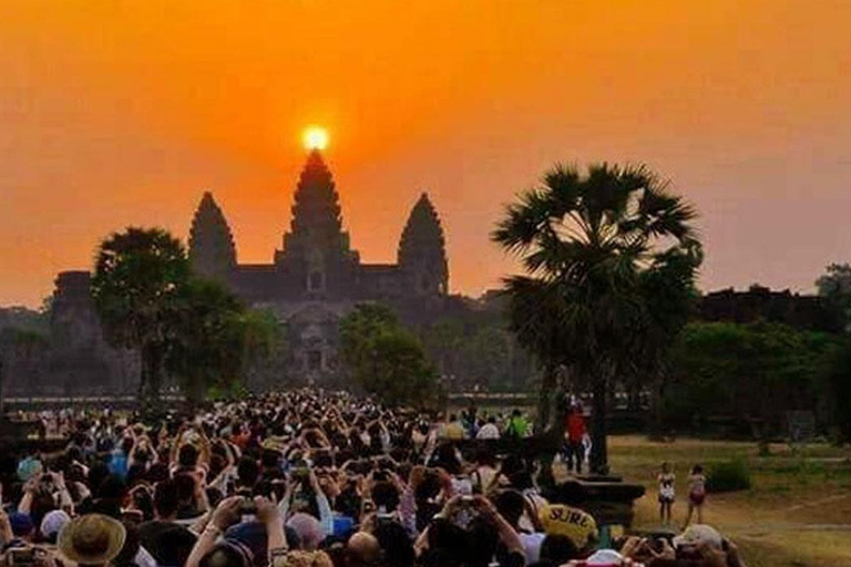 Wschód słońca w Angkor Wat, słynnym miejscu światowego dziedzictwa w Kambodży