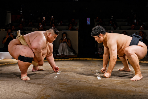 Tokyo: Shibuya Sumo Show with Experience & Photo