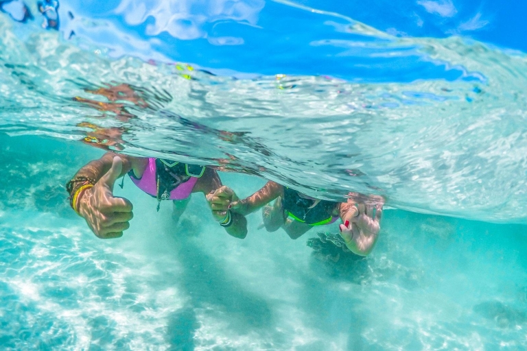 Phuket: wycieczka na snorkeling i zajęcia wodne na Wyspie KoralowejŁódź bananowa + parasailing + spacerowicz lub nurkowanie