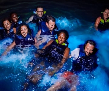 National Aviary and Playa Blanca Plankton Full-Day Tour