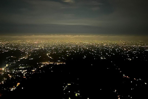 Yogyakarta : Turgo Hill - Vue imprenable sur les coulées de lave du mont MerapiYogyakarta : colline de Turgo - Vue imprenable sur le volcan Merapi