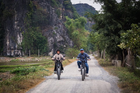 Tour in E-Bike di Ninh Binh - Paesaggi segreti di Tam Coc