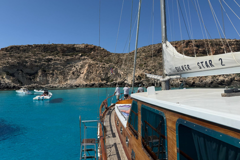 Lampedusa: Elegante tour in barca di un giorno con pranzo a bordoTour condiviso