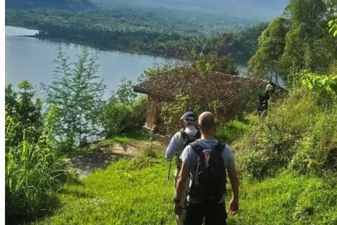 Twin Lakes Boat Tour, 3 Islands, Banana Beer & Local Lunch
