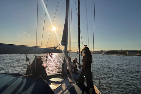 Sunset aboard a sailboat in Lisbon! Sunset aboard a sailing boat in Lisbon!