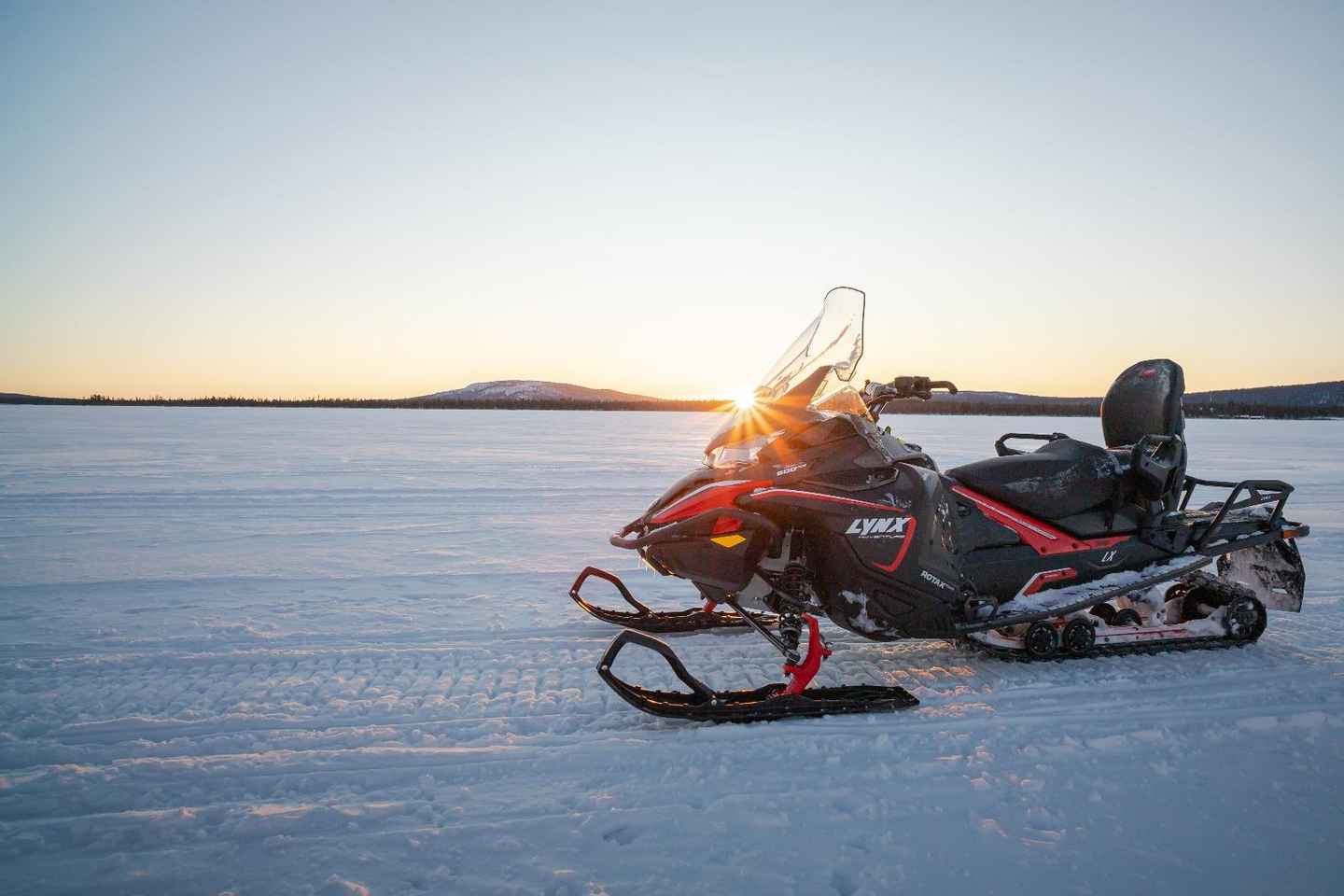 Kiruna: Schneemobil-Tour am Tag in Kleingruppe in Schwedisch-Lappland