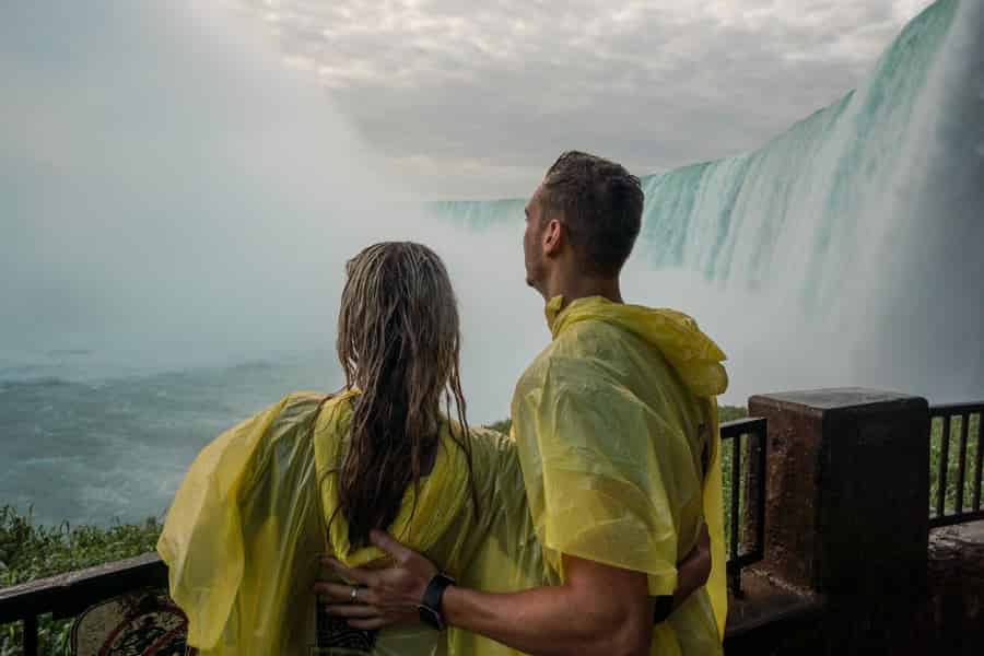Toronto: Niagarafälle-Tour, Boot & Journey Behind the Falls. Foto: GetYourGuide