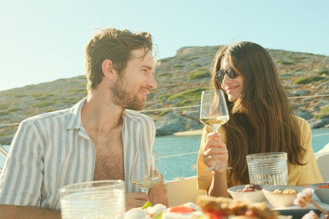 Agios Nikolaos : Excursion en bateau à voile à l'heure dorée avec vin et collations